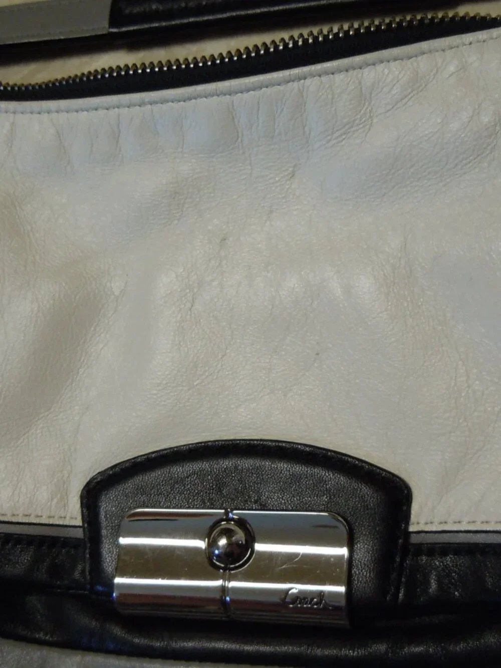 COACH BLACK & WHITE LEATHER HANDBAG F23084 EUC